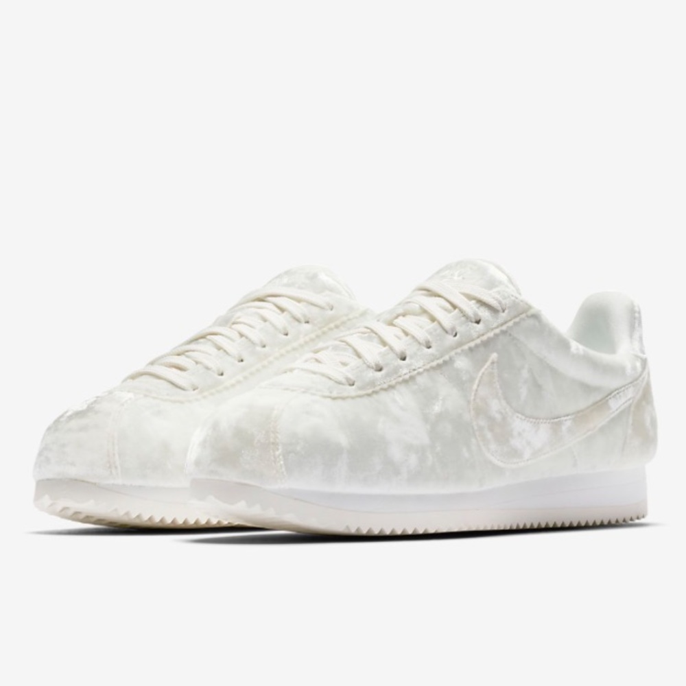 Nike Womens Cortez Classic LX plush new in box 6.5